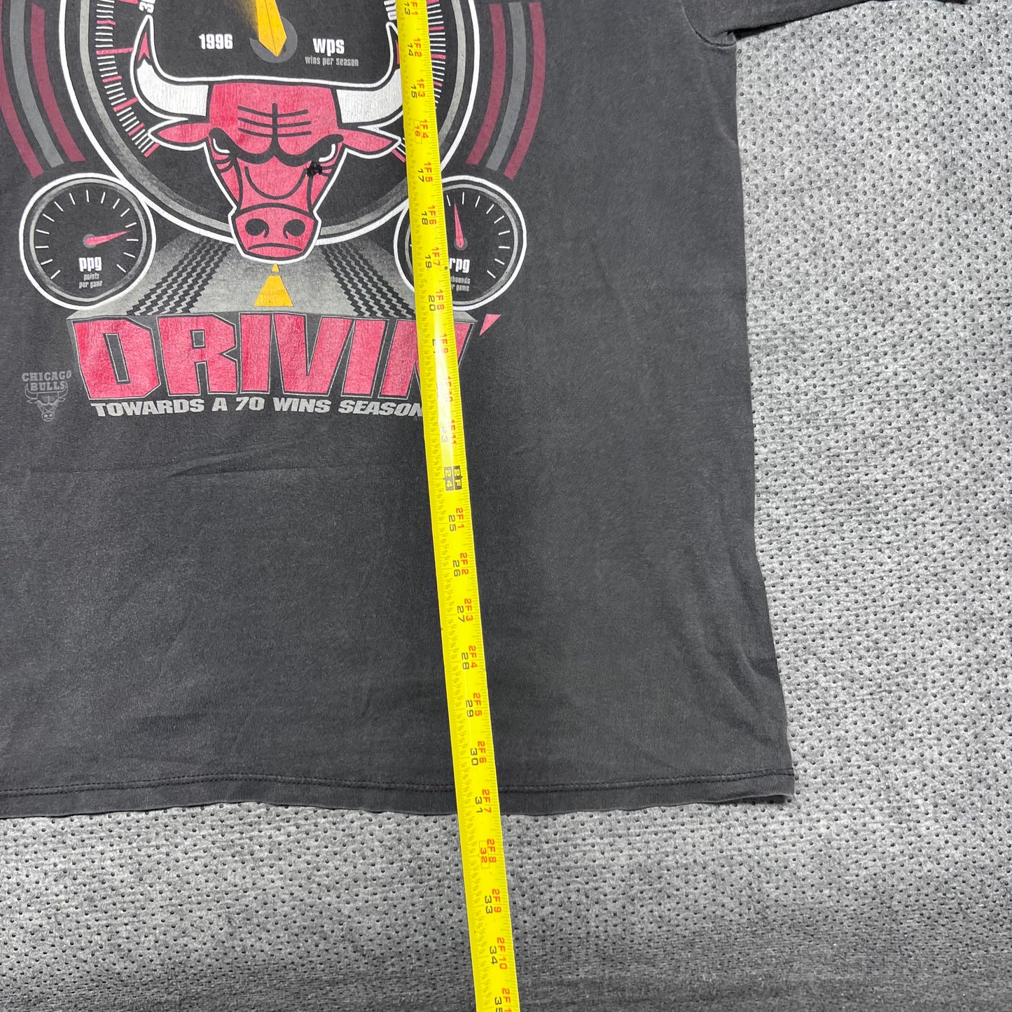 Vintage 90s Starter Chicago Bulls Basketball “Drivin 70 Wins” Tee XL