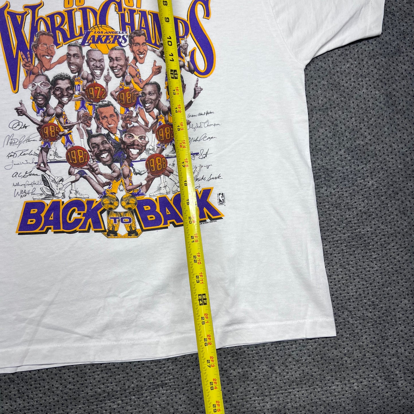 Vintage 1988 Los Angeles Lakers Back to Back Champions Caricature Tee XL