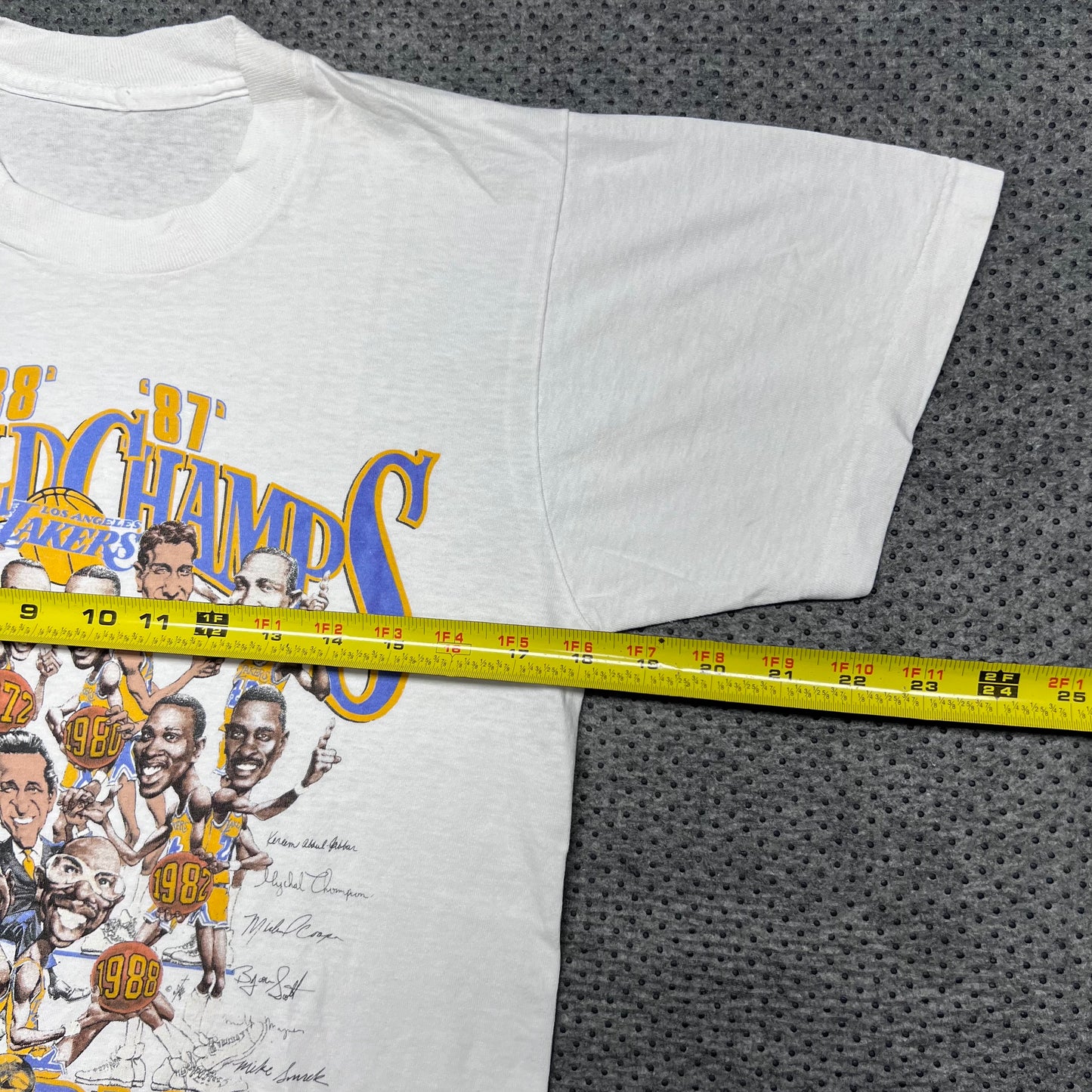 Vintage 1988 Los Angeles Lakers Back to Back Champions Caricature Tee S