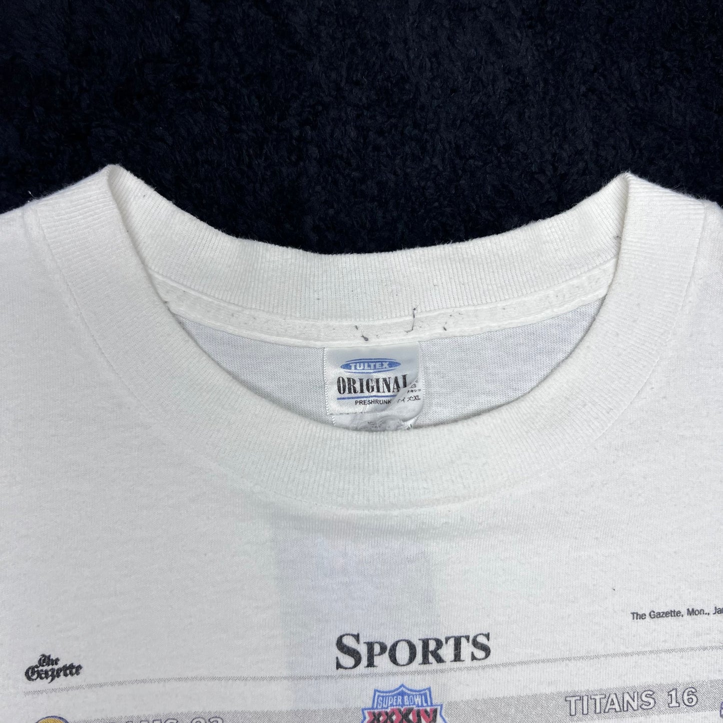 Vintage 2000 NFL Super Bowl Champions St Louis Rams Football Newspaper Tee XL