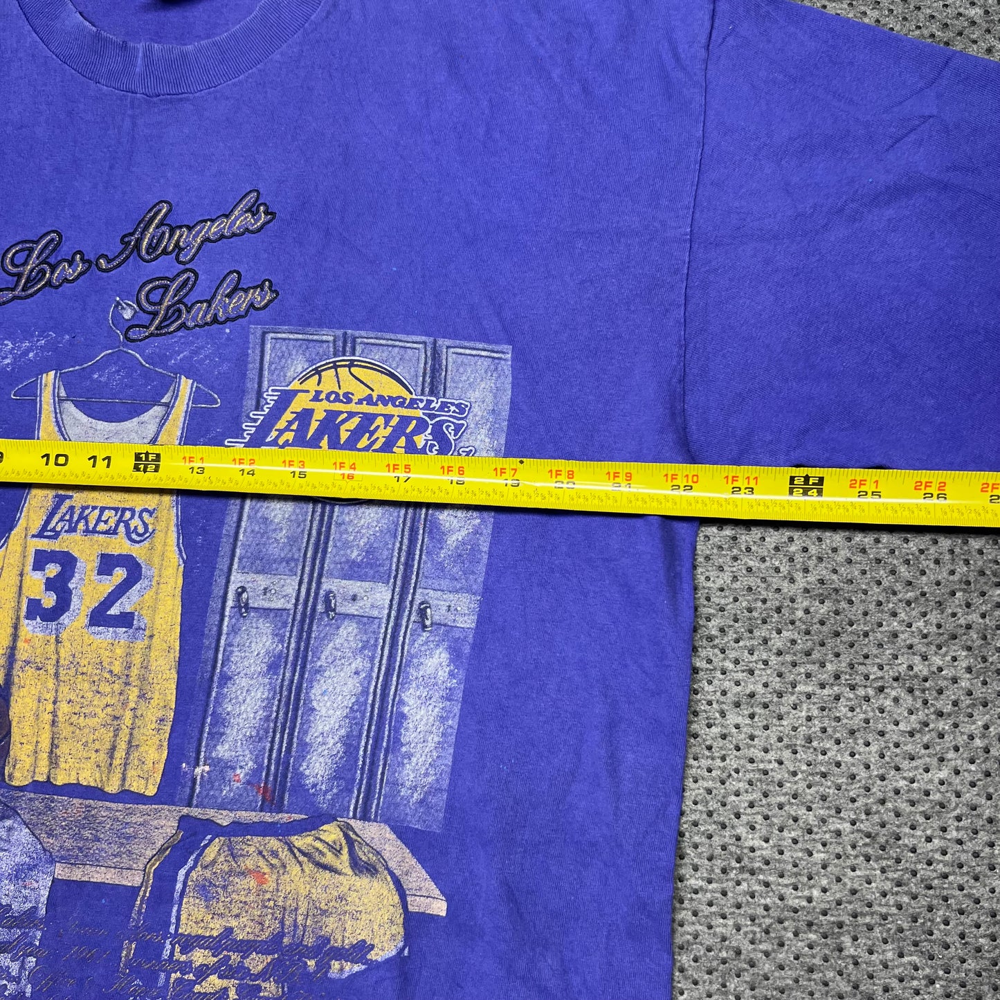 Vintage 90s Nutmeg Los Angeles Lakers Basketball Locker Room Tee XL