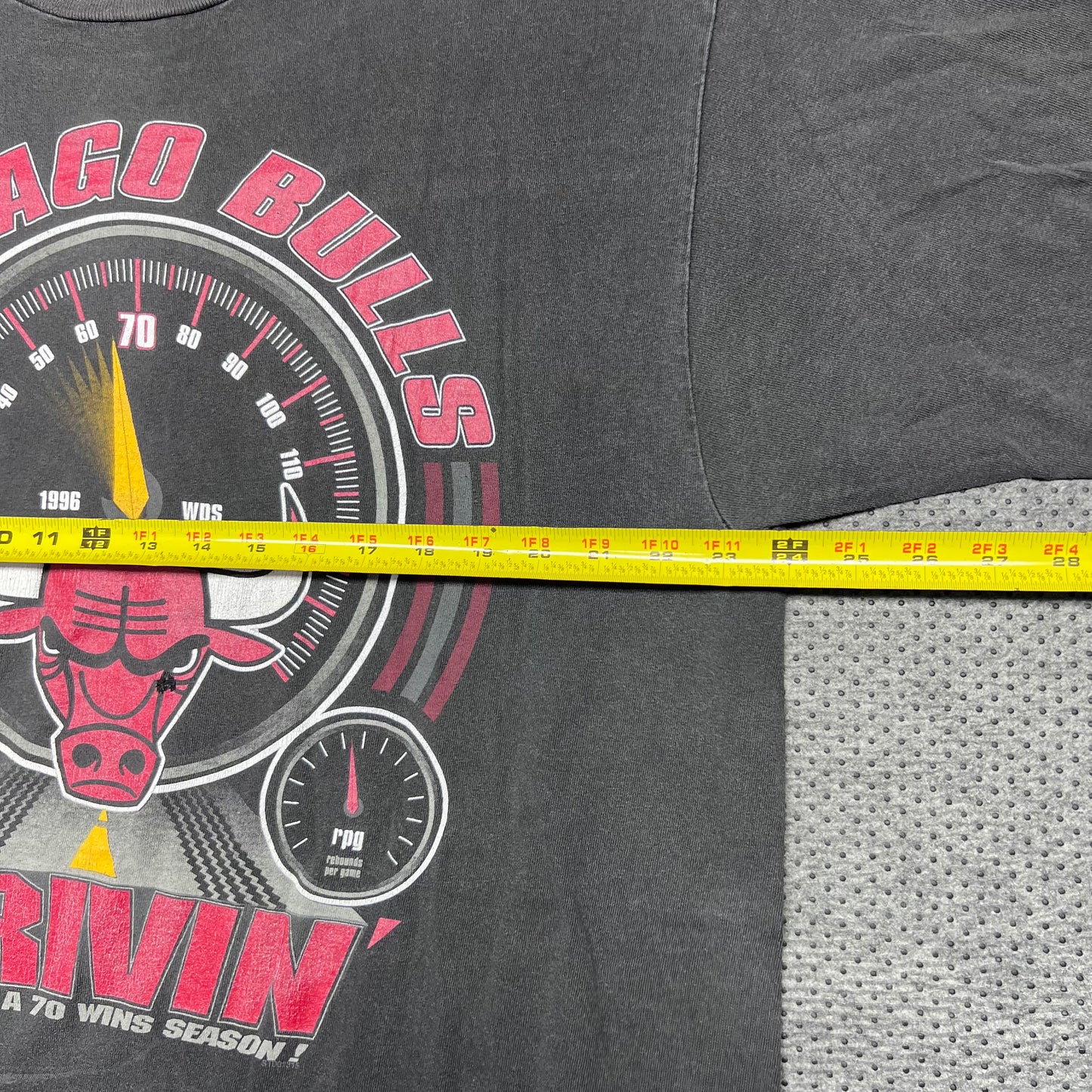 Vintage 90s Starter Chicago Bulls Basketball “Drivin 70 Wins” Tee XL