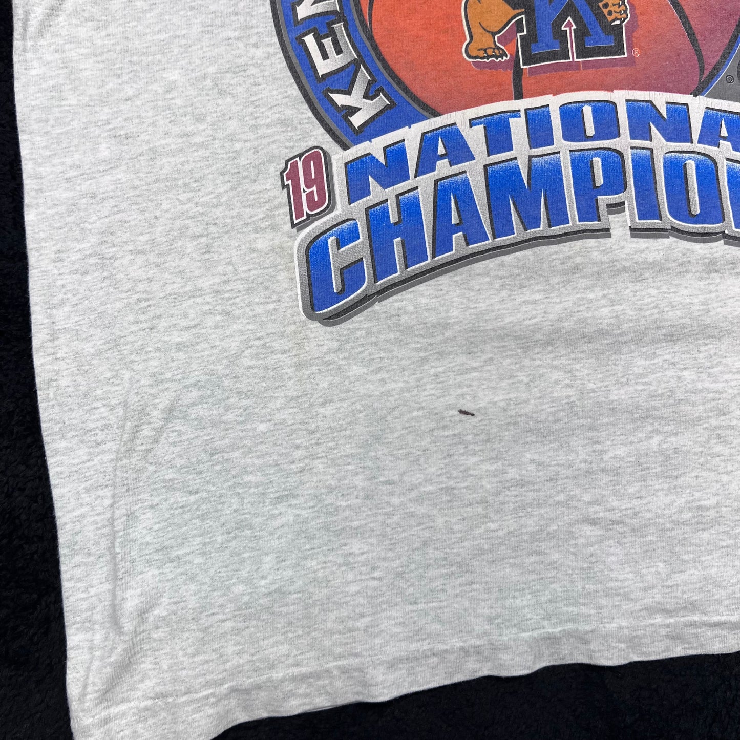 Vintage 1996 NCAA National Champions Kentucky Wildcats Basketball Tee XL