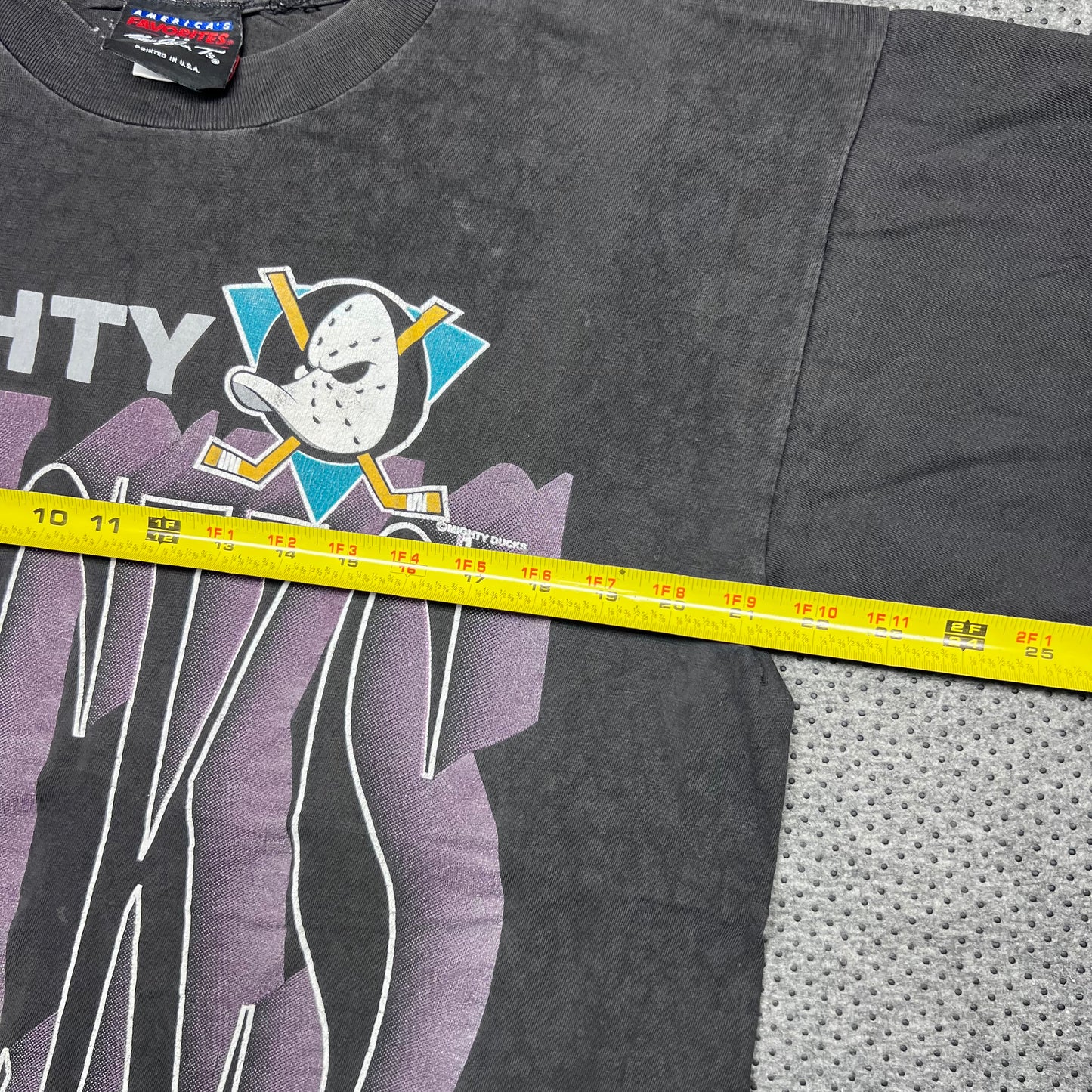 Vintage 1994 Magic Johnson Tag Mighty Ducks Anaheim Hockey Tee M