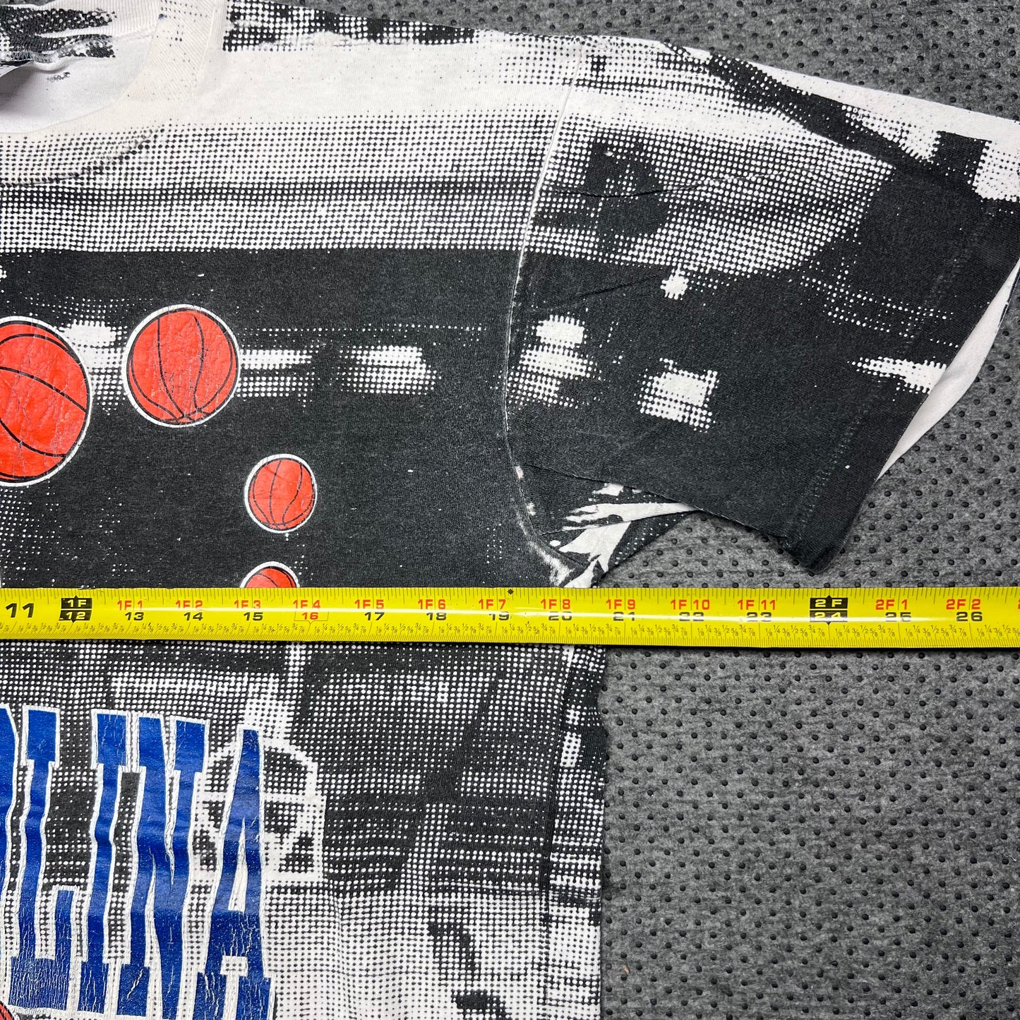 Vintage 90s AOP University Of North Carolina Tar Heels Basketball Tee L