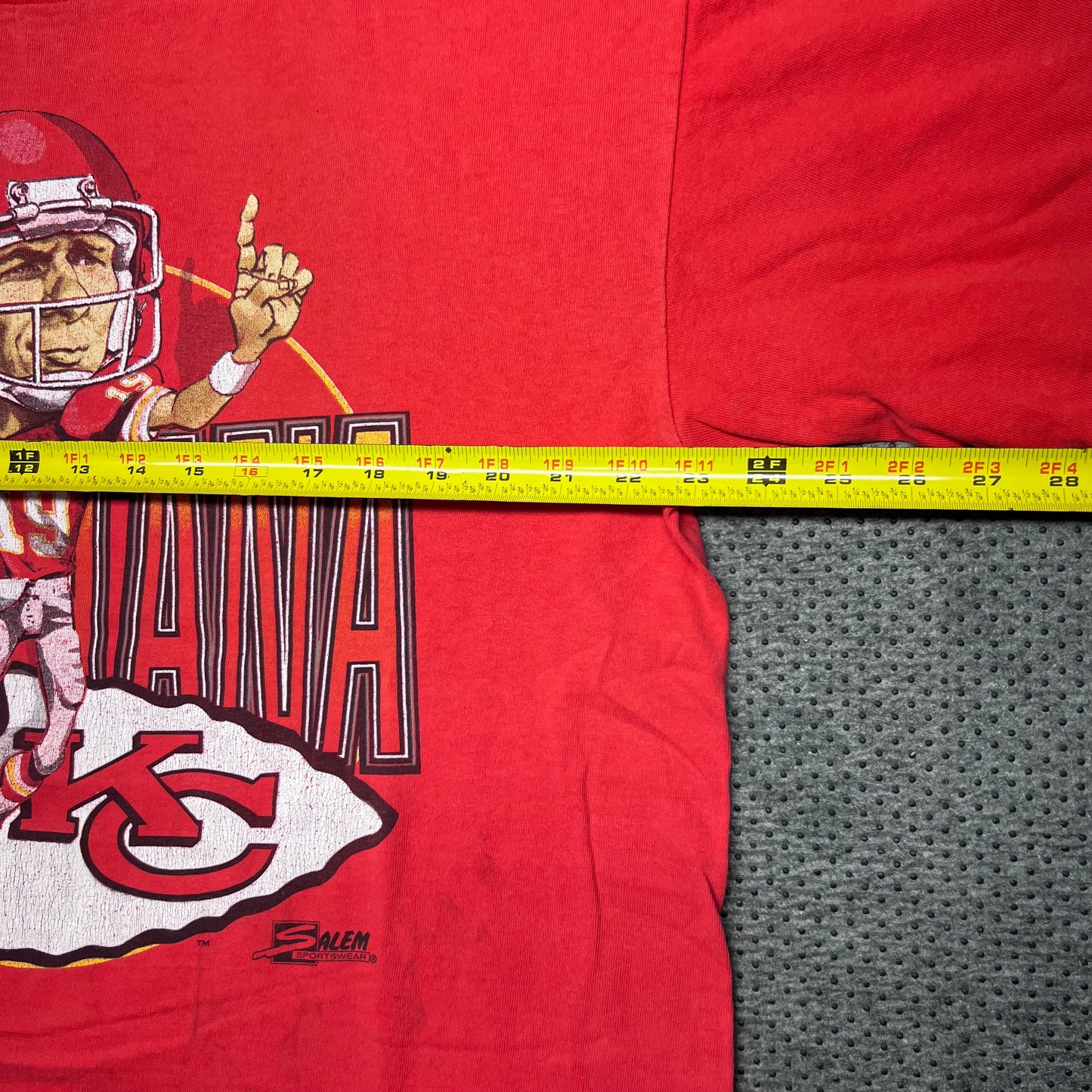 Vintage 1993 Salem Kansas City Chiefs Joe Montana Caricature Tee XL